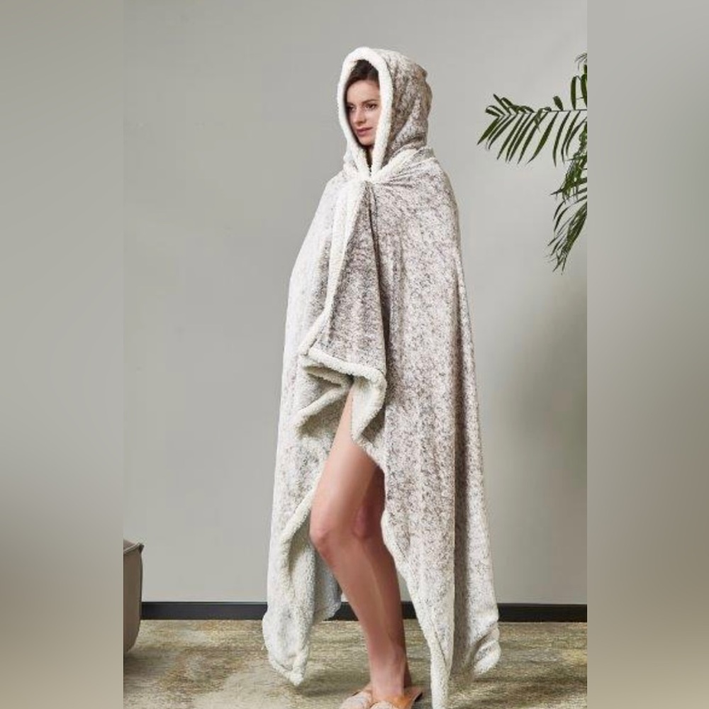 Peregrine Hooded Sherpa Throw Blanket NWT
